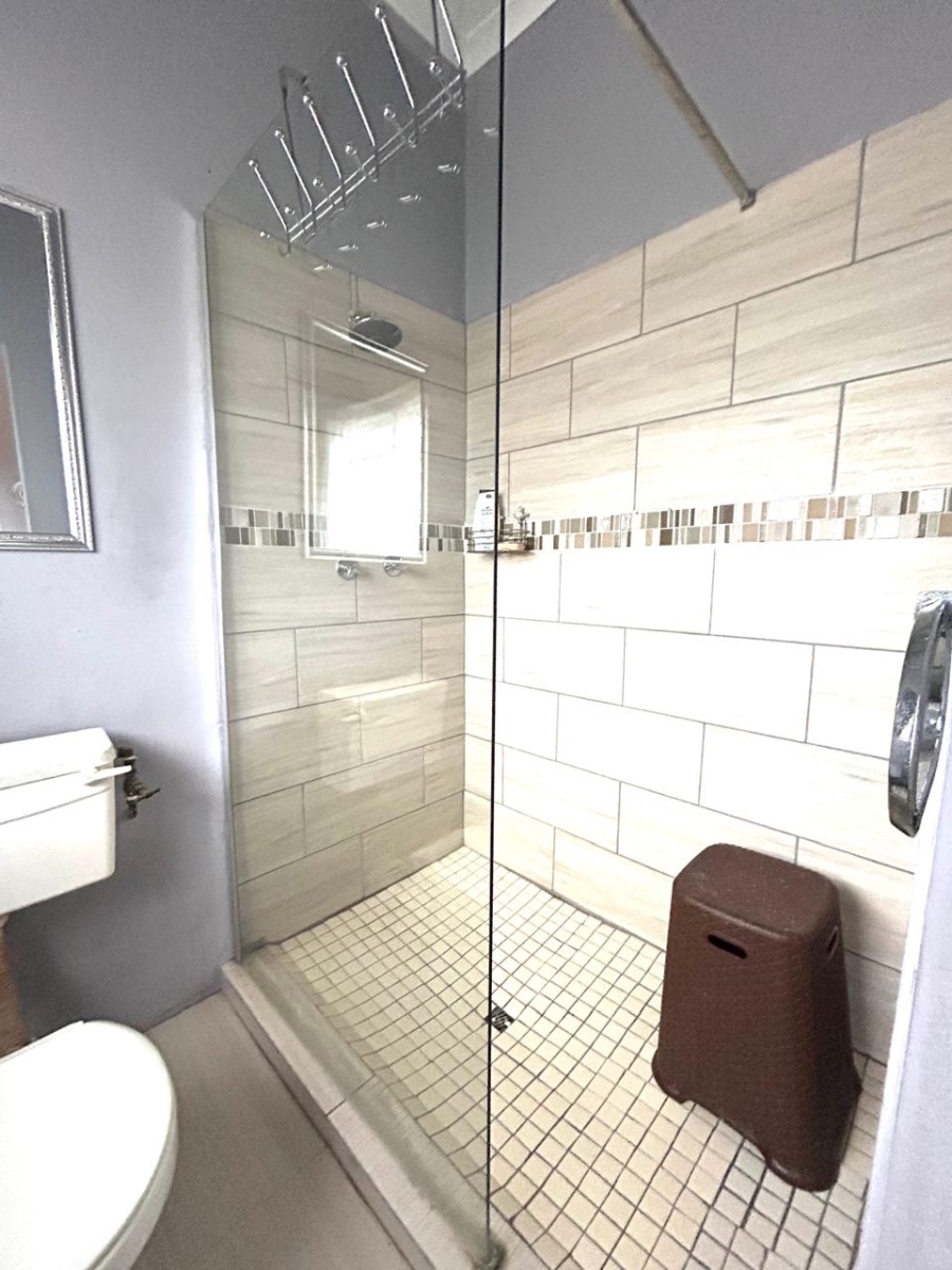 5 Bedroom Property for Sale in Beacon Bay Eastern Cape